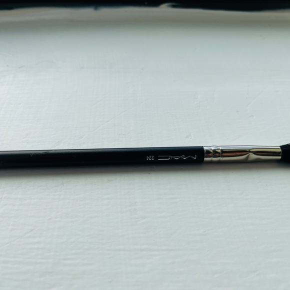 MAC 224 SYNTHETIC TAPERED BLENDING BRUSH Authentic Brand NEW with default - Picture 1 of 3